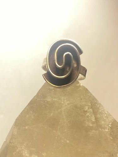 MAZE RING SIZE 5 STERLING SILVER PINKY GIRLS WOMEN: MAZE RING SIZE 5 STERLING SILVER PINKY GIRLS WOMEN Maze ring sterling silver pinky girls women Size 5 Weight 3.9g Length 3/4" Width 1/2" Thinnest part of band 3/16"
