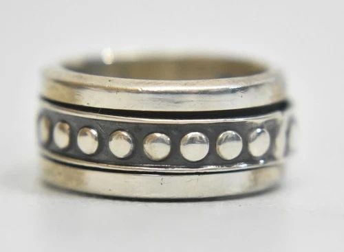 SPINNER RING DOTS STERLING SILVER RING THUMB BAND SIZE 7.25: SPINNER RING DOTS STERLING SILVER RING THUMB BAND SIZE 7.25 Spinner ring dots sterling silver ring thumb band size 7.25 Between a size 7.25 and size 7.50 weight 9.6g Band width 3/8" Delivered in a Gif