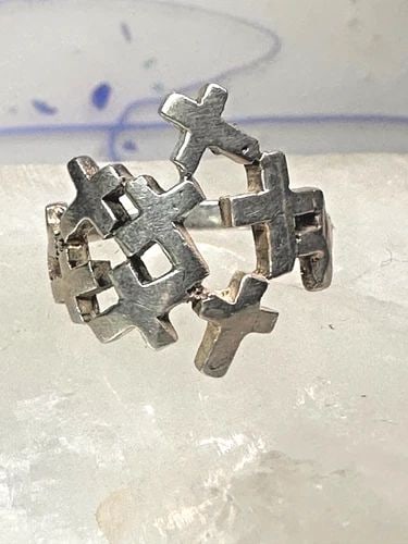 CROSS RING SIZE 6.75 CROSS RELIGIOUS BAND STERLING SILVER WOMEN GIRLS: CROSS RING SIZE 6.75 CROSS RELIGIOUS BAND STERLING SILVER WOMEN GIRLS Cross ring size 6.75 cross religious band sterling silver women girls Size 6.75 Weight 4.6g Length 3/4" Thinnest part of band 1/8"