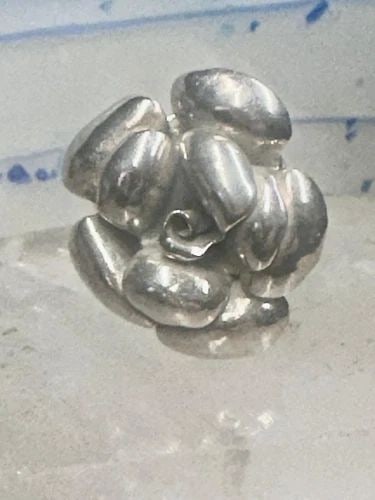 ROSE RING BIG FLOWER BAND SIZE 7.75 STERLING SILVER WOMEN GIRLS: ROSE RING BIG FLOWER BAND SIZE 7.75 STERLING SILVER WOMEN GIRLS Rose ring big flower band size 7.75 sterling silver women girls Size 7.75 Adjustable Weight 12.1g Length 1 Width 1" Thinnest part of ban