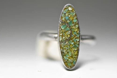 TURQUOISE CHIP RING LONG SOUTHWEST STERLING SILVER WOMEN GIRLS: TURQUOISE CHIP RING LONG SOUTHWEST STERLING SILVER WOMEN GIRLS Turquoise chip ring long southwest sterling silver women girls Size 6.50 Weight 3.8g Widest part of band 1 1/8" Thinnest part of band . 1