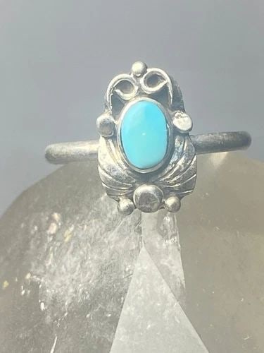 TURQUOISE RING LEAVES PINKY BAND SOUTHWEST STERLING SILVER WOMEN GIRLS: TURQUOISE RING LEAVES PINKY BAND SOUTHWEST STERLING SILVER WOMEN GIRLS Turquoise ring leaves band southwest sterling silver women girls Size 3.75 Between a size 3.75 and a size 4 Weight 1.1g Length 7/