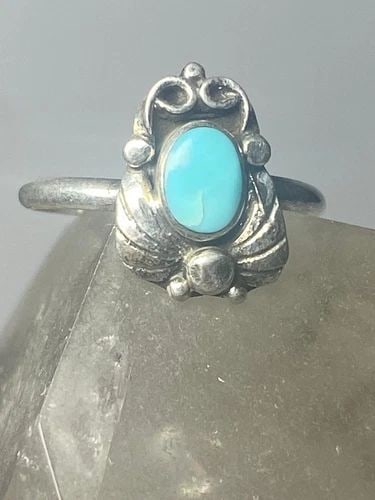 TURQUOISE RING LEAVES BAND SOUTHWEST STERLING SILVER WOMEN GIRLS G: TURQUOISE RING LEAVES BAND SOUTHWEST STERLING SILVER WOMEN GIRLS G Turquoise ring leaves band southwest sterling silver women girls g Size 1.75 Weight 1g Length 1/2" Width 9/32" Thinnest part of band 