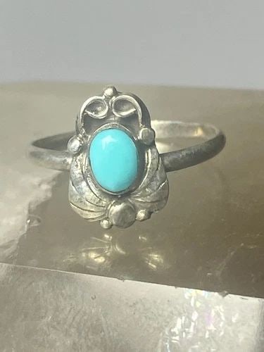 TURQUOISE RING SIZE 3.75 LEAVES BAND SOUTHWEST STERLING SILVER WOMEN GIRLS T: TURQUOISE RING SIZE 3.75 LEAVES BAND SOUTHWEST STERLING SILVER WOMEN GIRLS T Turquoise ring leaves band southwest sterling silver women girls t Size 3.75 Between a size 3.75 and a size 4 Weight 1.2g L