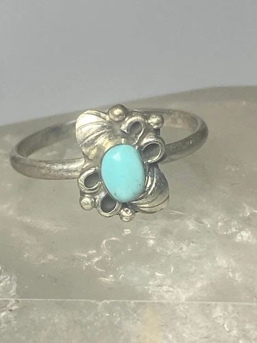 TURQUOISE RING LEAVES BAND SOUTHWEST STERLING SILVER WOMEN GIRLS O: TURQUOISE RING LEAVES BAND SOUTHWEST STERLING SILVER WOMEN GIRLS O Turquoise ring leaves band southwest sterling silver women girls o Size 3.50 Weight 1g Length 3/8" Width 9/32" Thinnest part of band 