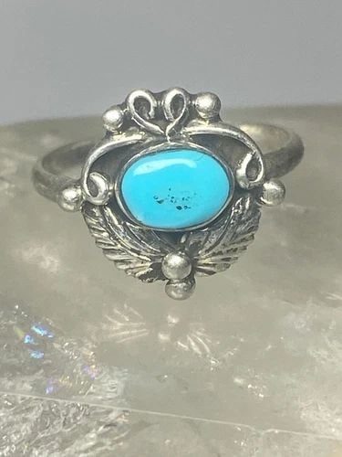 TURQUOISE RING LEAVES BAND SOUTHWEST STERLING SILVER WOMEN GIRLS M: TURQUOISE RING LEAVES BAND SOUTHWEST STERLING SILVER WOMEN GIRLS M Turquoise ring leaves band southwest sterling silver women girls m Size 1.75 Weight 1.1g Length 3/8" Width 5/16" Thinnest part of ban