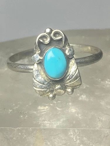 TURQUOISE RING LEAVES BAND SOUTHWEST STERLING SILVER WOMEN GIRLS O: TURQUOISE RING LEAVES BAND SOUTHWEST STERLING SILVER WOMEN GIRLS O Turquoise ring leaves band southwest sterling silver women girls o Size 2.25 Weight 1.1g Length 1/2" Width 1/4" Thinnest part of band
