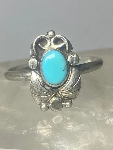 TURQUOISE RING LEAVES BAND SOUTHWEST STERLING SILVER WOMEN GIRLS K: TURQUOISE RING LEAVES BAND SOUTHWEST STERLING SILVER WOMEN GIRLS K Turquoise ring leaves band southwest sterling silver women girls k Size 2.50 Weight 1.1g Length 1/2" Width 1/4" Thinnest part of band