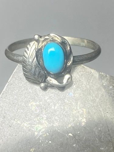 TURQUOISE RING LEAVES BAND SOUTHWEST STERLING SILVER WOMEN GIRLS H: TURQUOISE RING LEAVES BAND SOUTHWEST STERLING SILVER WOMEN GIRLS H Turquoise ring leaves band southwest sterling silver women girls h Size 3.50 Weight 1g Length 13/32" Width 9/32" Thinnest part of ban