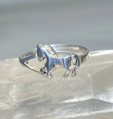 HORSE RING SIZE 7 PINKY BAND COWGIRL STERLING SILVER WOMEN: HORSE RING SIZE 7 PINKY BAND COWGIRL STERLING SILVER WOMEN Horse ring pinky band cowgirl sterling silver women Size 7 Weight. 1.8g Band Width 3/8" Thinnest part of band 1/8"