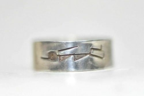 KOKOPELLI BAND PINKY RING FERTILITY SOUTHWEST STERLING SILVER WOMEN SIZE 4.75: KOKOPELLI BAND PINKY RING FERTILITY SOUTHWEST STERLING SILVER WOMEN SIZE 4.75 Kokopelli Band pinky ring fertility figure Native American sterling silver women Size 4.75 Between a Size 4.75 and Size 5 