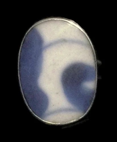 VINTAGE STERLING SILVER PORCELAIN DISH COBALT BLUE RING SIZE 5.5 4.9 G: VINTAGE STERLING SILVER PORCELAIN DISH COBALT BLUE RING SIZE 5.5 4.9 G Vintage Sterling Silver Porcelain Piece w Cobalt Blue Ring Size 5.5 Weight 4.9g Length 13/16" Width 19/32" Free First Class shipp