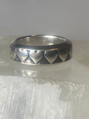 HEART RING SIZE 6.25 LOVE BAND STERLING SILVER WOMEN: HEART RING SIZE 6.25 LOVE BAND STERLING SILVER WOMEN Heart ring love band sterling silver women Size 6.25 Weight 8.7g Width 3/16"