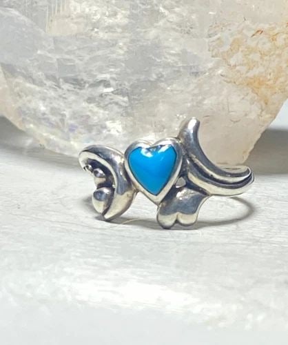 TURQUOISE RING HEART PINKY SOUTHWEST STERLING SILVER WOMEN GIRLS: TURQUOISE RING HEART PINKY SOUTHWEST STERLING SILVER WOMEN GIRLS Turquoise Ring Heart pinky southwest sterling silver women girls Size 4.25 Weight 2.3g Widest part of band 7/16" Thinnest part of band 