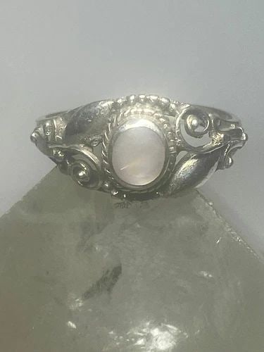 MOTHER OF PEARL RING SOUTHWEST BAND SLENDER STERLING SILVER WOMEN GIRLS: MOTHER OF PEARL RING SOUTHWEST BAND SLENDER STERLING SILVER WOMEN GIRLS Mother of Pearl ring southwest band slender sterling silver women girls Size 6.50 Weight 2.8g Length 3/4" Widest part 5/16"