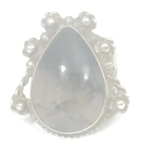 LABRADORITE RING VINTAGE SOUTHWEST BOHO STERLING SILVER SIZE 5.50 WOMEN: LABRADORITE RING VINTAGE SOUTHWEST BOHO STERLING SILVER SIZE 5.50 WOMEN Labradorite Ring Southwest Vintage Sterling Silver Size 5.50 Between a Size 5.50 & Size 5.75 Weight 12.4g Widest Part of Band 1"