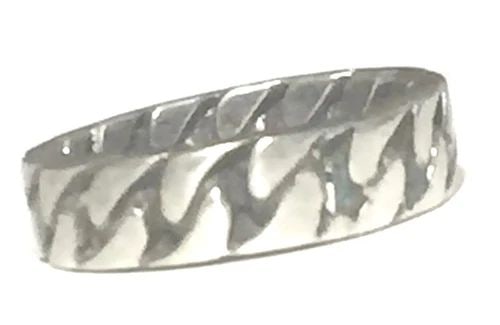 VINTAGE CHAIN BAND STERLING SILVER SOUTHWEST RING BOHO SIZE 5.5 WOMEN BIKER: VINTAGE CHAIN BAND STERLING SILVER SOUTHWEST RING BOHO SIZE 5.5 WOMEN BIKER Vintage Chain Link Design Sterling Silver Southwest Ring or Band Women or Men Size 5.50 Between a Size 5.50 and a Size 5.75 