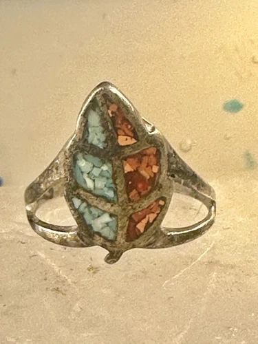 LEAF RING TURQUOISE CORAL CHIPS SIZE 6.50 STERLING SILVER WOMEN: LEAF RING TURQUOISE CORAL CHIPS SIZE 6.50 STERLING SILVER WOMEN Leaf ring turquoise coral chips size 6.50 sterling silver women Size 6.50 Weight 3.2g Length 3/4" Width 3/8" Thinnest part od band in ba