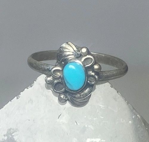 TURQUOISE RING SOUTHWEST PINKY FLORAL LEAVES BLOSSOM BABY CHILDREN WOMEN GIRLS: TURQUOISE RING SOUTHWEST PINKY FLORAL LEAVES BLOSSOM BABY CHILDREN WOMEN GIRLS Turquoise ring southwest pinky floral leaves blossom baby children women girls Size 2.5 Weight 1g Length 3/8" Width 1/4" 