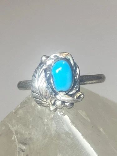 TURQUOISE RING SOUTHWEST PINKY FLORAL LEAVES BLOSSOM BABY CHILDREN WOMEN GIRLS: TURQUOISE RING SOUTHWEST PINKY FLORAL LEAVES BLOSSOM BABY CHILDREN WOMEN GIRLS Turquoise ring southwest pinky floral leaves blossom baby children women girls o Size 2 Weight 1g Length 3/8" Width 1/4" 