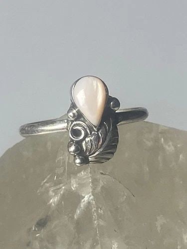 MOTHER OF PEARL RING SOUTHWEST PINKY FLORAL LEAVES BLOSSOM BABY CHILDREN WOMEN G: MOTHER OF PEARL RING SOUTHWEST PINKY FLORAL LEAVES BLOSSOM BABY CHILDREN WOMEN G Mother of Pearl ring southwest pinky floral leaves blossom baby children women girls a Size 3.50 Between a size 3.50 an