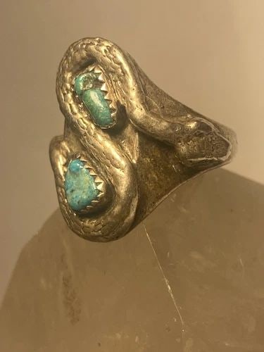 TURQUOISE RING SNAKE LONG SOUTHWEST LEAVES MEN WOMEN: TURQUOISE RING SNAKE LONG SOUTHWEST LEAVES MEN WOMEN Turquoise ring snake long southwest leaves men women Size 10 Between a size 10 and a size 10.25 Weight 10.4g Length 1" Width 5/8" Thinest part of b