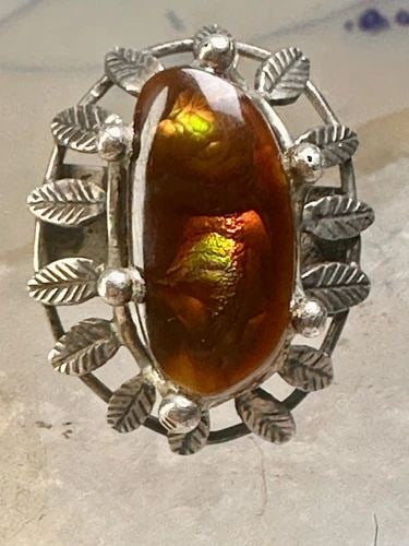 FIRE AGATE RING FEATHERS SIZE 6 STERLING SILVER WOMEN: FIRE AGATE RING FEATHERS SIZE 6 STERLING SILVER WOMEN Fire Agate ring Feathers size 6 sterling silver women Size 6 Weight. 9.8g Length 1. 1/8" Width 7/8" Thinnest part of band 3/16"