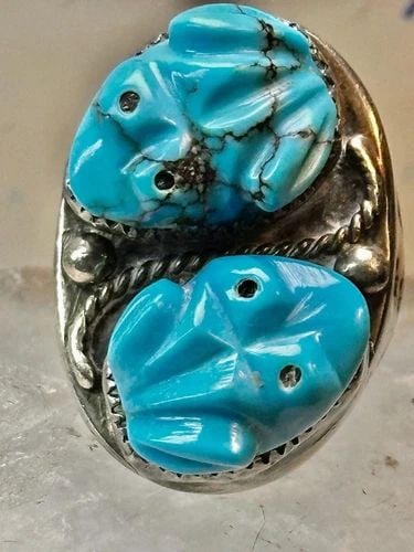 CARVED FROG RING NAVAJO TURQUOISE SIZE 10.50 COIN SILVER WOMEN MEN: CARVED FROG RING NAVAJO TURQUOISE SIZE 10.50 COIN SILVER WOMEN MEN Carved Frog ring Navajo turquoise size 10.50 coin silver women men Size 10.50 Between a size 10.50 and a size 10.75 Weight. 15.4g Wid