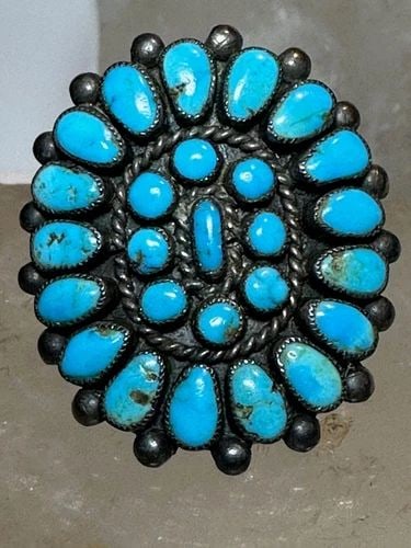 TURQUOISE RING SIZE 7.50 ZUNI STERLING SILVER WOMEN: TURQUOISE RING SIZE 7.50 ZUNI STERLING SILVER WOMEN Turquoise ring size 7.50 Zuni petite point sterling silver women Size 7.50 Weight. 9.7g Length 1 1/4" Width 1 1/8" Thinnest part of band 1/8"