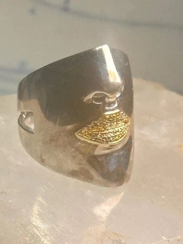 SONIA BITTON RING FACE BAND SIZE 7.75 14K SONATA STERLING SILVER WOMEN: SONIA BITTON RING FACE BAND SIZE 7.75 14K SONATA STERLING SILVER WOMEN Sonia Bitton ring face band size 7.75 14K Sonata sterling silver women Size 7.75 Weight 17.1g Length 1. 1/8" Thinnest part of ban