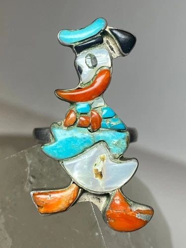 DONALD DUCK RING SOUTHWEST ZUNI STERLING SILVER WOMEN GIRLS: DONALD DUCK RING SOUTHWEST ZUNI STERLING SILVER WOMEN GIRLS Donald Duck ring southwest Zuni sterling silver women girls Size 7.75 Weight 6.5g Length. 1 1/2" Width. 7/8" Thinnest part of band 1/2"