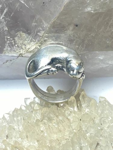 CAT RING SIZE 4.50 YESBERGER RESTING CAT PINKY STERLING SILVER WOMEN: CAT RING SIZE 4.50 YESBERGER RESTING CAT PINKY STERLING SILVER WOMEN Cat ring Yesberger resting cat pinky sterling silver women Size 4.50 Between a size 4.50 and a size 4.75 Weight 13.7g Length 5/8 Wi