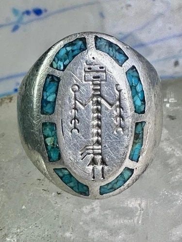 VINTAGE KACHINA RING TURQUOISE HEAVY BAND SIZE 11 STERLING SILVER WOMEN MEN: VINTAGE KACHINA RING TURQUOISE HEAVY BAND SIZE 11 STERLING SILVER WOMEN MEN Vintage Kachina ring Turquoise chips heavy band size 11 sterling silver women men Size 11 Weight 23.1g Length 1" Width. 3/4"