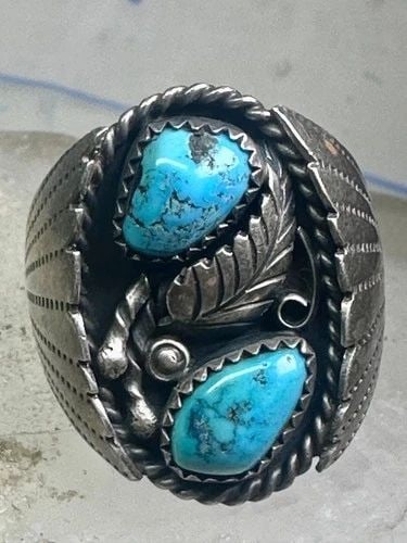NAVAJO TURQUOISE RING LEAVES FEATHERS BAND SIZE10.7 STERLING SILVER WOMEN MEN SI: NAVAJO TURQUOISE RING LEAVES FEATHERS BAND SIZE10.7 STERLING SILVER WOMEN MEN SI Navajo Turquoise Ring leaves feathers band size10.7 sterling silver women men signed J TSO Size 10.75 Between a size 10
