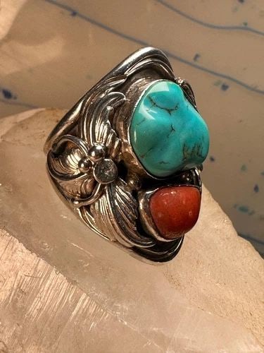 NAVAJO RING TURQUOISE CORAL SIZE 10 STERLING SILVER WOMEN MEN: NAVAJO RING TURQUOISE CORAL SIZE 10 STERLING SILVER WOMEN MEN Navajo ring turquoise coral size 10 sterling silver women men May have been resized .. structurally sound Size 10 Weight. 17.9g Length. 1 