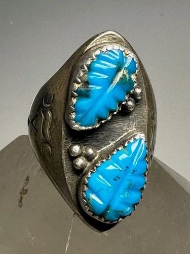 TURQUOISE LEAVES RING NAVAJO BAND SIZE 12.75 SOUTHWEST STERLING SILVER WOMEN MEN: TURQUOISE LEAVES RING NAVAJO BAND SIZE 12.75 SOUTHWEST STERLING SILVER WOMEN MEN Turquoise leaves ring Navajo band size 12.75 southwest sterling silver women men Size 12.75 Weight 27.4g Length. 1 3/8"
