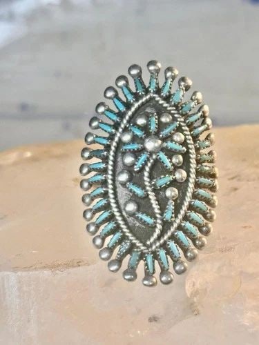 ZUNI RING LONG TURQUOISE FLOWER PETITE POINT RING SIZE 6.7 STERLING SILVER WOMEN: ZUNI RING LONG TURQUOISE FLOWER PETITE POINT RING SIZE 6.7 STERLING SILVER WOMEN Zuni ring long turquoise flower petite point ring size 6.7 Sterling silver women Size 6.75 Weight 6.2g Length 1 3/8" Wi