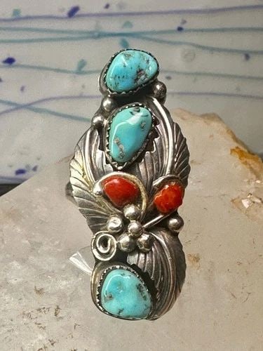 NAVAJO RING LONG TURQUOISE CORAL LEAVES SIZE 9 STERLING SILVER WOMEN: NAVAJO RING LONG TURQUOISE CORAL LEAVES SIZE 9 STERLING SILVER WOMEN Navajo ring Long Turquoise coral leaves size 9 sterling silver women Size 9 Weight. 12.5g Length 1 3/4" Width. 3/8" Thinnest part o