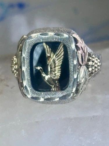 BLACK HILLS GOLD RING ONYX SIZE 10.75 DUCK GOOSE STERLING SILVER 12K: BLACK HILLS GOLD RING ONYX SIZE 10.75 DUCK GOOSE STERLING SILVER 12K Black Hills Gold ring onyx size 10.75 duck goose Sterling silver Detailed with 12K over the leaves Size 10.75 Between a size 10.75 