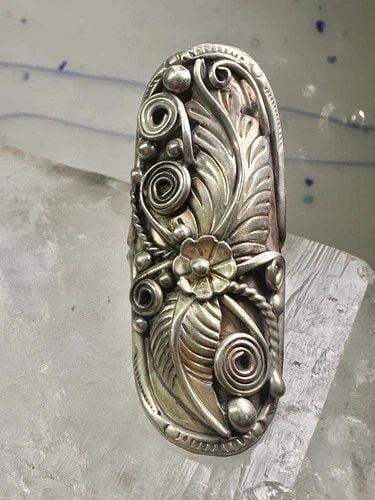LONG NAVAJO RING SIZE 7.25 SQUASH BLOSSOM LEAVES STERLING SILVER WOMEN: LONG NAVAJO RING SIZE 7.25 SQUASH BLOSSOM LEAVES STERLING SILVER WOMEN Long Navajo ring size 7.25 squash blossom leaves sterling silver women Signed CS Size 7.25 Weight 11.9g Length 2" Width. 5/8" Thi