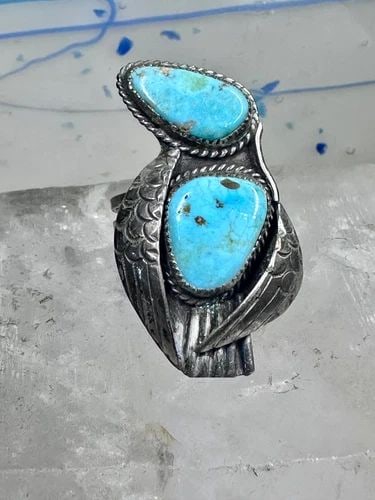 BIRD RING NAVAJO TURQUOISE VINTAGE SIZE 6.25 STERLING SILVER WOMEN: BIRD RING NAVAJO TURQUOISE VINTAGE SIZE 6.25 STERLING SILVER WOMEN Bird ring Navajo turquoise vintage size 6.25 sterling silver women Size 6.25 Weight 12g Length. 1. 1/2" Width 3/4" Thinnest part of t