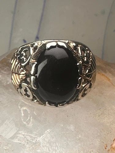 BLACK HILLS GOLD RING ONYX BAND SIZE 10 STERLING SILVER WOMEN: BLACK HILLS GOLD RING ONYX BAND SIZE 10 STERLING SILVER WOMEN Black Hills Gold ring onyx band size 10 sterling silver women Size 10 Weight 9.8g Width 5/8” thinnest part 3/16”