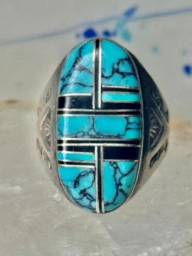 NAVAJO RING TURQUOISE ONYX SIZE 9 STERLING SILVER WOMEN MEN: NAVAJO RING TURQUOISE ONYX SIZE 9 STERLING SILVER WOMEN MEN Navajo ring turquoise onyx size 9 sterling silver women men Size 9 Weight 12.1g Length 1" Width 7/16" Band in Back 5/32"