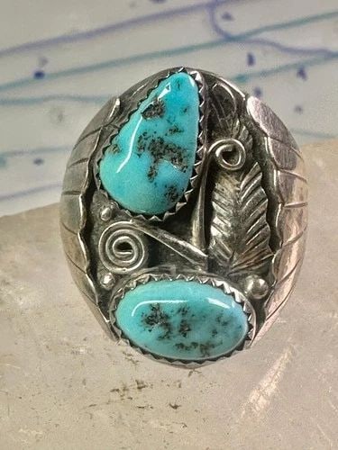NAVAJO RING TURQUOISE BAND FLORAL LEAVES SIZE 10.50 STERLING SILVER WOMEN MEN: NAVAJO RING TURQUOISE BAND FLORAL LEAVES SIZE 10.50 STERLING SILVER WOMEN MEN Navajo ring Turquoise band Floral leaves size 10.50 sterling silver women men Size 10.50 Weight. 19g Length 1" Width. 1/2"