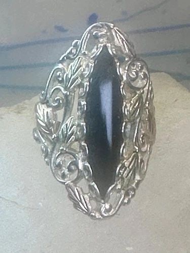 BLACK HILLS GOLD LONG ONYX RING LEAVES SIZE 8.25 STERLING SILVER WOMEN: BLACK HILLS GOLD LONG ONYX RING LEAVES SIZE 8.25 STERLING SILVER WOMEN Black Hills Gold Long onyx ring leaves size 8.25 sterling silver women Size 8.25 Weight. 8.7g Length 1 3/8" Thinnest part of band