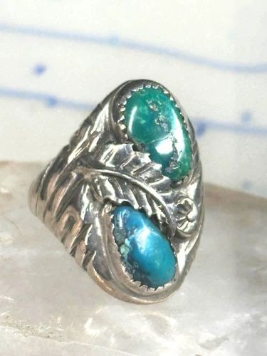 NAVAJO RING TURQUOISE SIZE 10 STERLING SILVER WOMEN MEN: NAVAJO RING TURQUOISE SIZE 10 STERLING SILVER WOMEN MEN Navajo ring turquoise size 10 sterling silver women men Size 10 Weight 17.1g Length. 1. 1/8" Width 1/2" Thinnest part of band 5/32"
