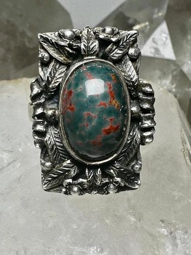 BLOODSTONE RING SIZE 9.50 STERLING SILVER BIKER WOMEN GIRLS: BLOODSTONE RING SIZE 9.50 STERLING SILVER BIKER WOMEN GIRLS Bloodstone ring size 9.50 sterling silver biker women girls Size 9.50 Weight. 14.2g Length. 1" Width. 3/4" Thinnest pat of band 5/32"
