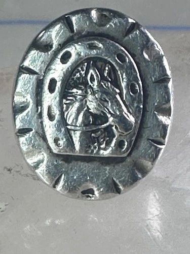 HORSE RING MEXICO HEAVY BIKER HORSESHOE COWGIRL BAND SIZE 5 STERLING SILVER WOME: HORSE RING MEXICO HEAVY BIKER HORSESHOE COWGIRL BAND SIZE 5 STERLING SILVER WOME Horse ring Mexico Heavy Biker Horseshoe Cowgirl Pinky band size 5 sterling silver women Size 5 Weight 16.9g Length 1" W