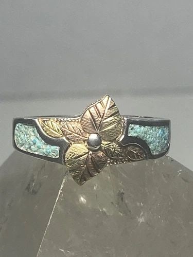 BLACK HILLS GOLD RING FLORAL TURQUOISE CHIPS BAND STERLING SILVER: BLACK HILLS GOLD RING FLORAL TURQUOISE CHIPS BAND STERLING SILVER Black Hills Gold ring floral turquoise chips band sterling silver c Size 8.75 Weight 5.4g Length. 7/8" Thinnest part 5/8"