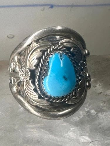 NAVAJO RING TURQUOISE BAND SIZE 11.75 STERLING SILVER WOMEN MEN SIGNED P: NAVAJO RING TURQUOISE BAND SIZE 11.75 STERLING SILVER WOMEN MEN SIGNED P Navajo ring Turquoise band size 11.75 sterling silver women men Signed P Size 11.75 Between a size 11.75 and a size 12 Weight 1